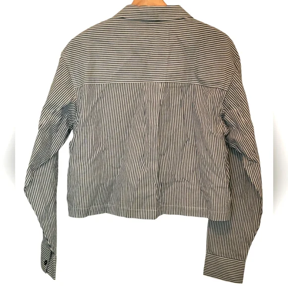 NWT And Now This Navy White Striped Cropped ButtonUp Size M - Picture 2 of 5